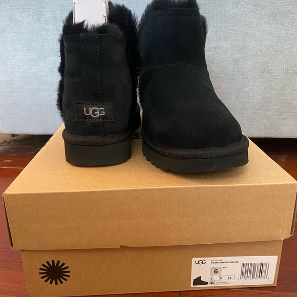 UGG Black- Classic mini fluff high-low - Picture 4 of 5